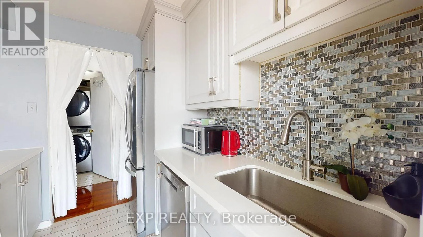 712 - 330 MCCOWAN ROAD
