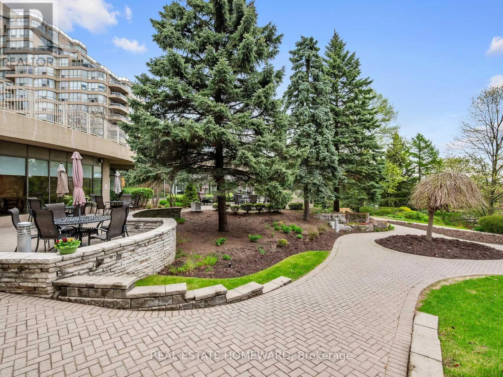 311 - 20 GUILDWOOD PARKWAY