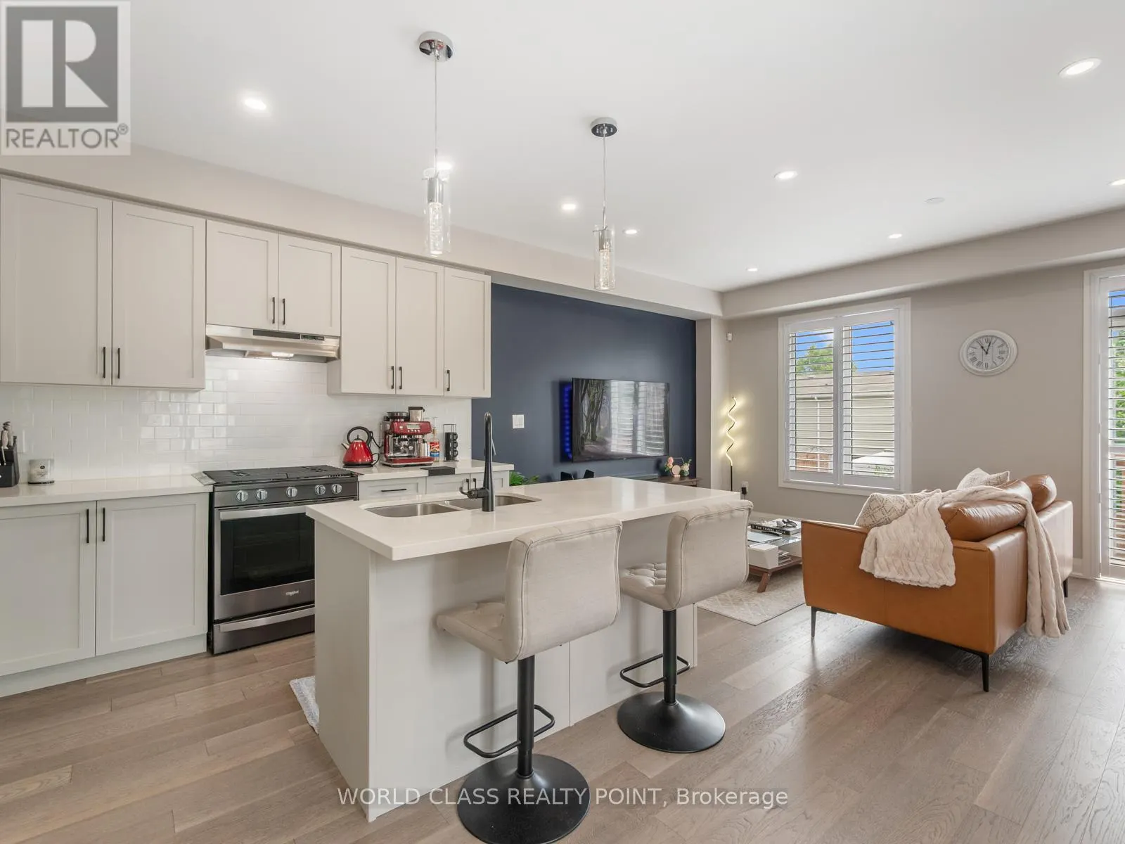 4 - 35 HANNING COURT