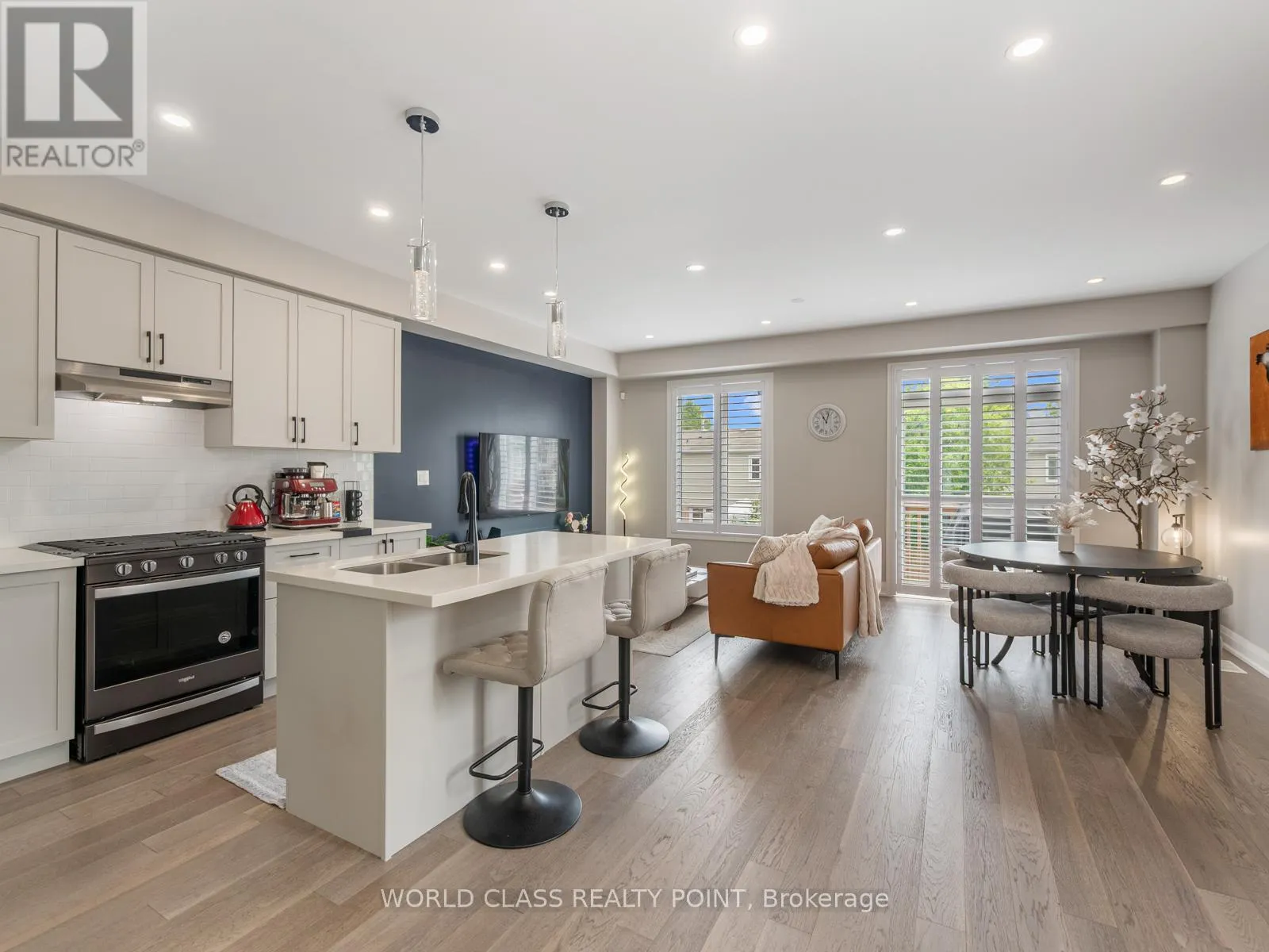 4 - 35 HANNING COURT