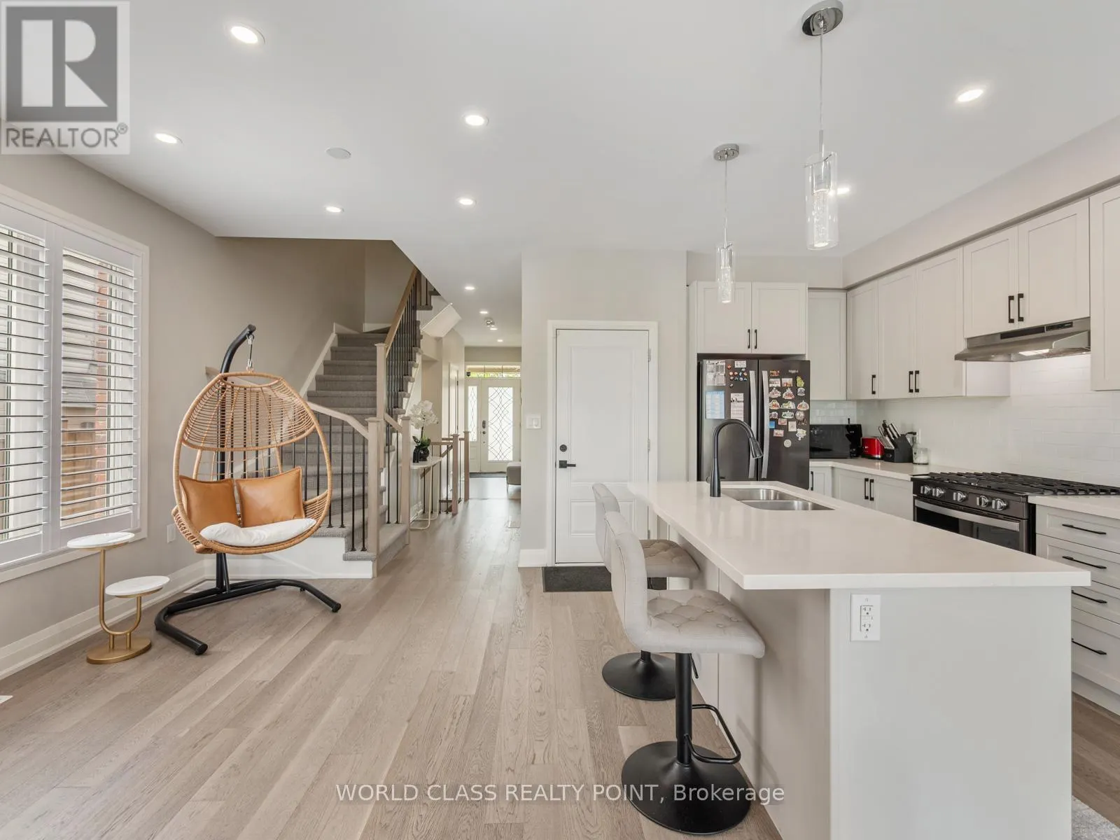 4 - 35 HANNING COURT