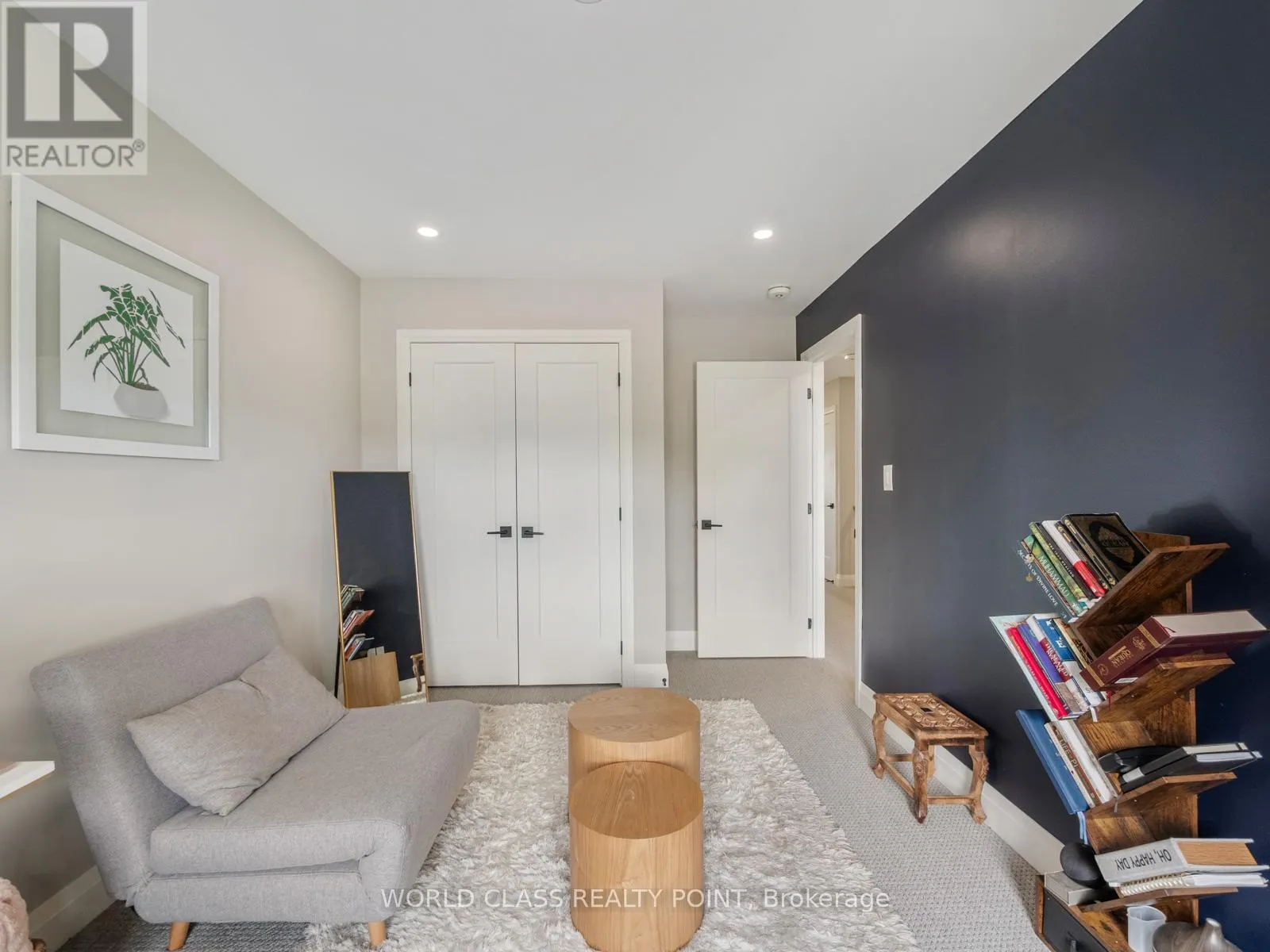4 - 35 HANNING COURT