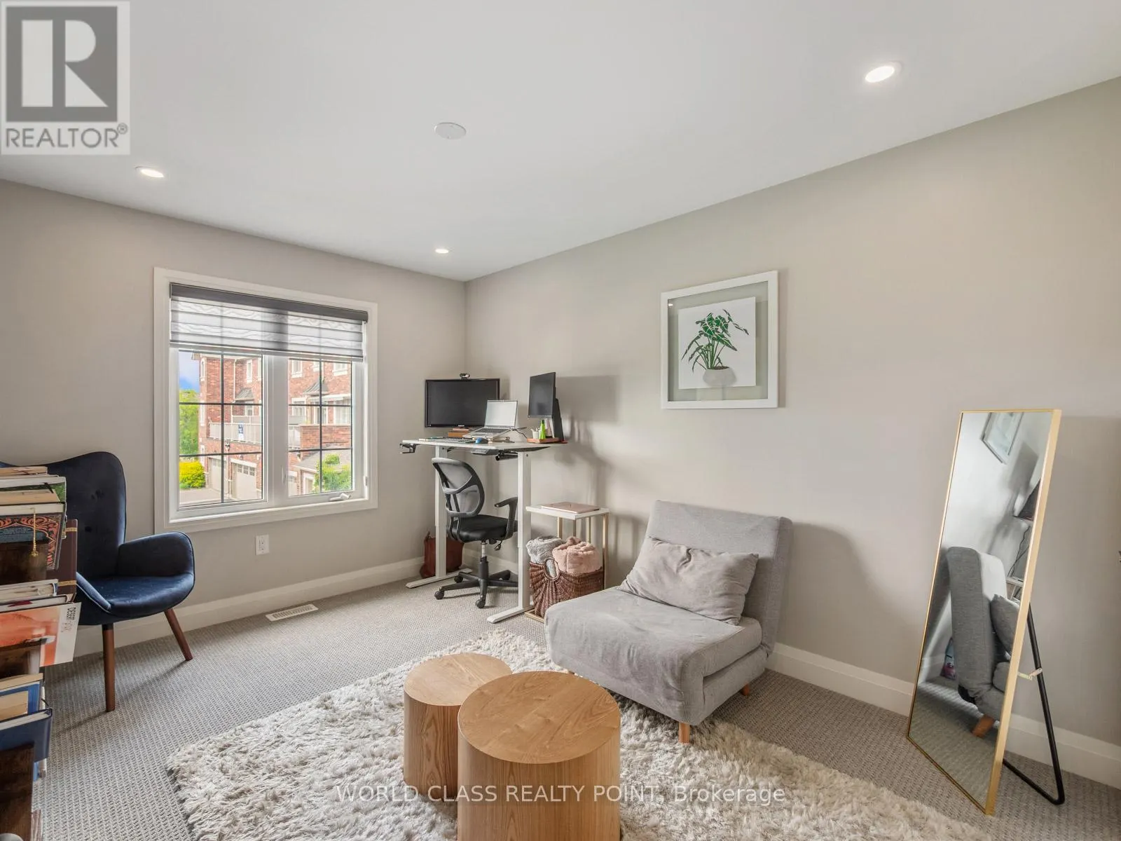 4 - 35 HANNING COURT