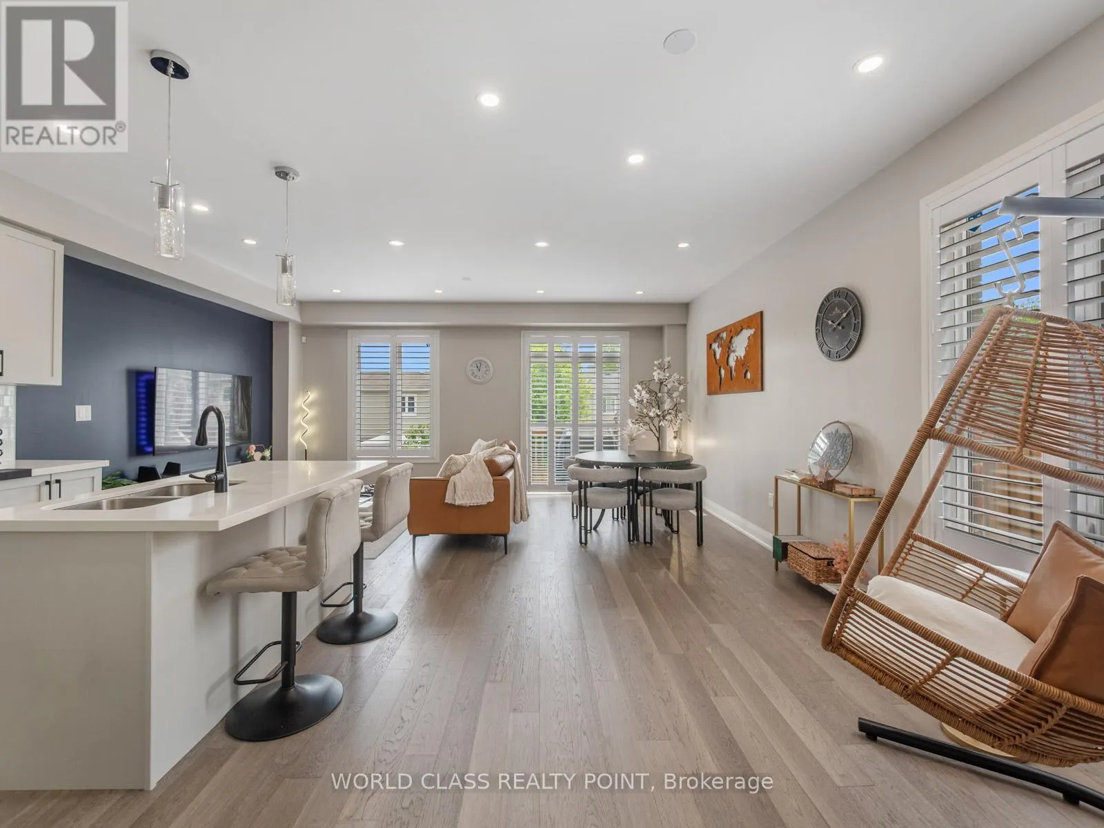 4 - 35 HANNING COURT