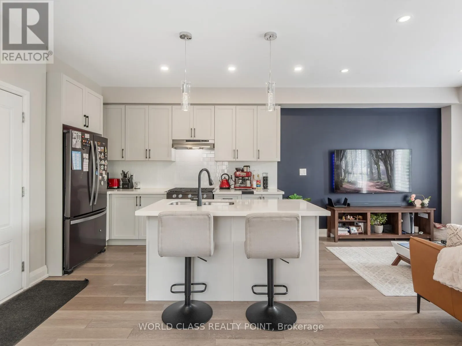 4 - 35 HANNING COURT