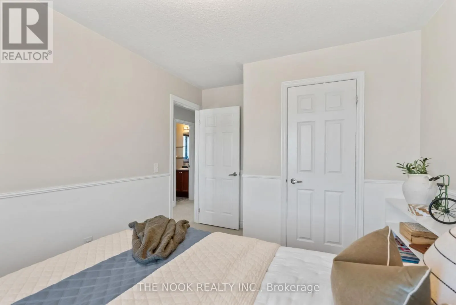 93 DEWELL CRESCENT