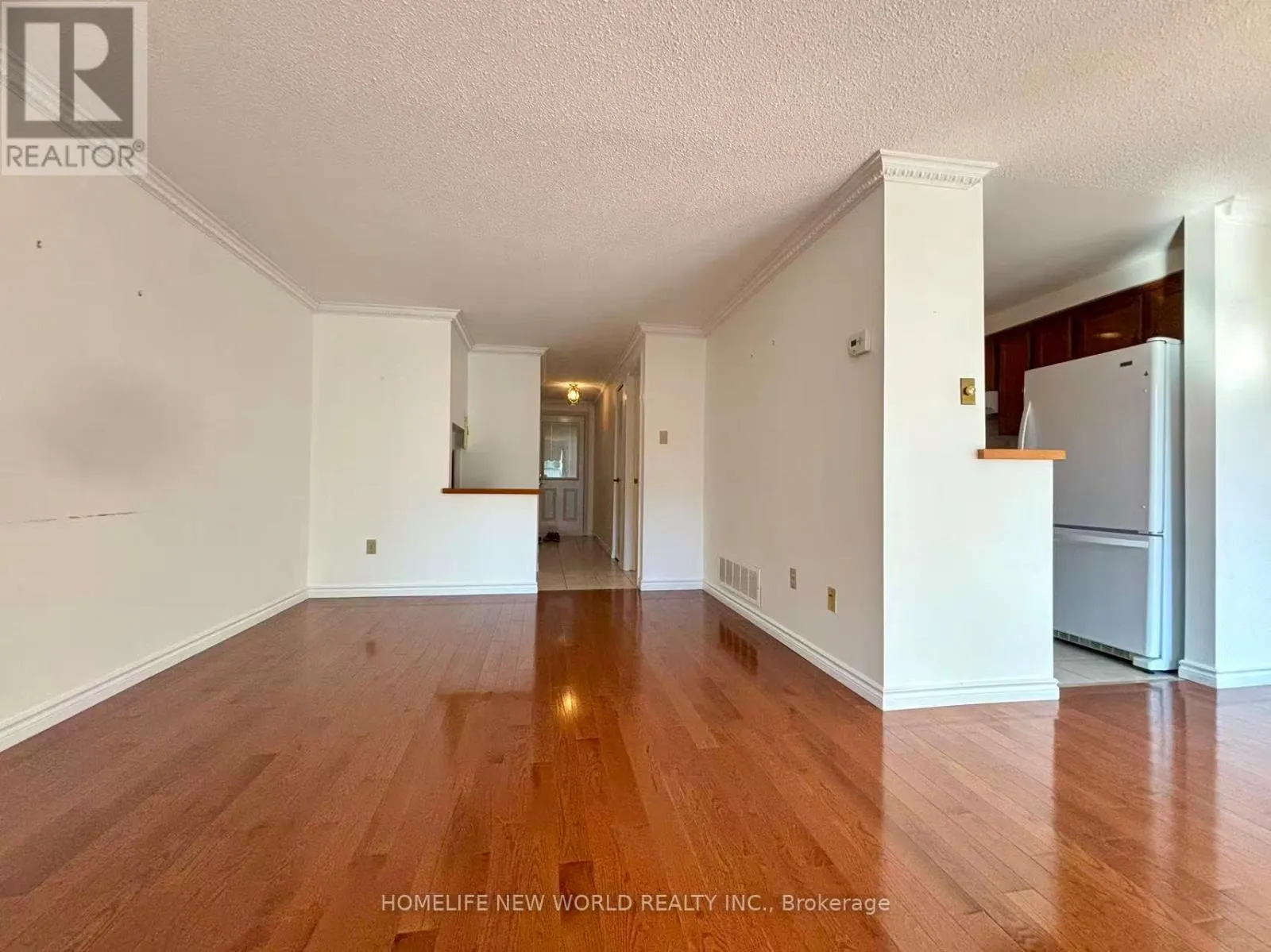 37 MOSSBROOK CRESCENT