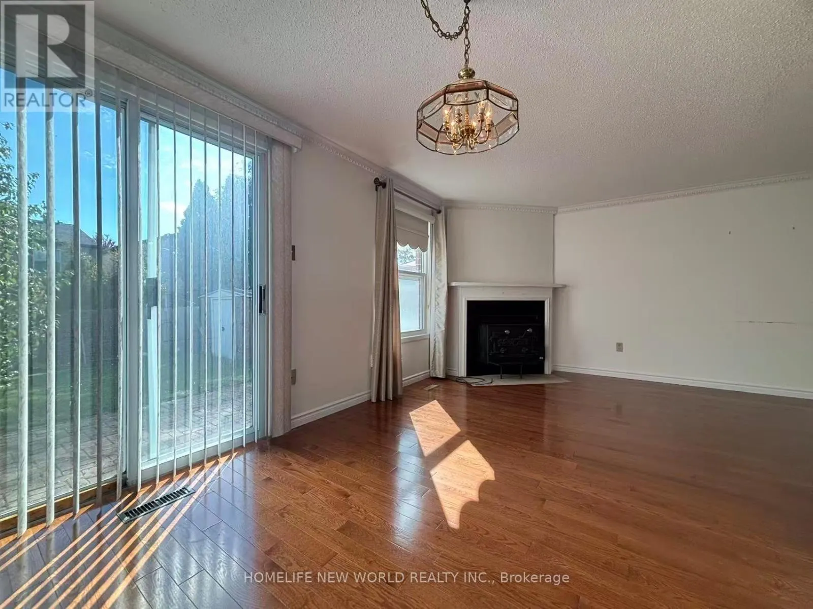 37 MOSSBROOK CRESCENT
