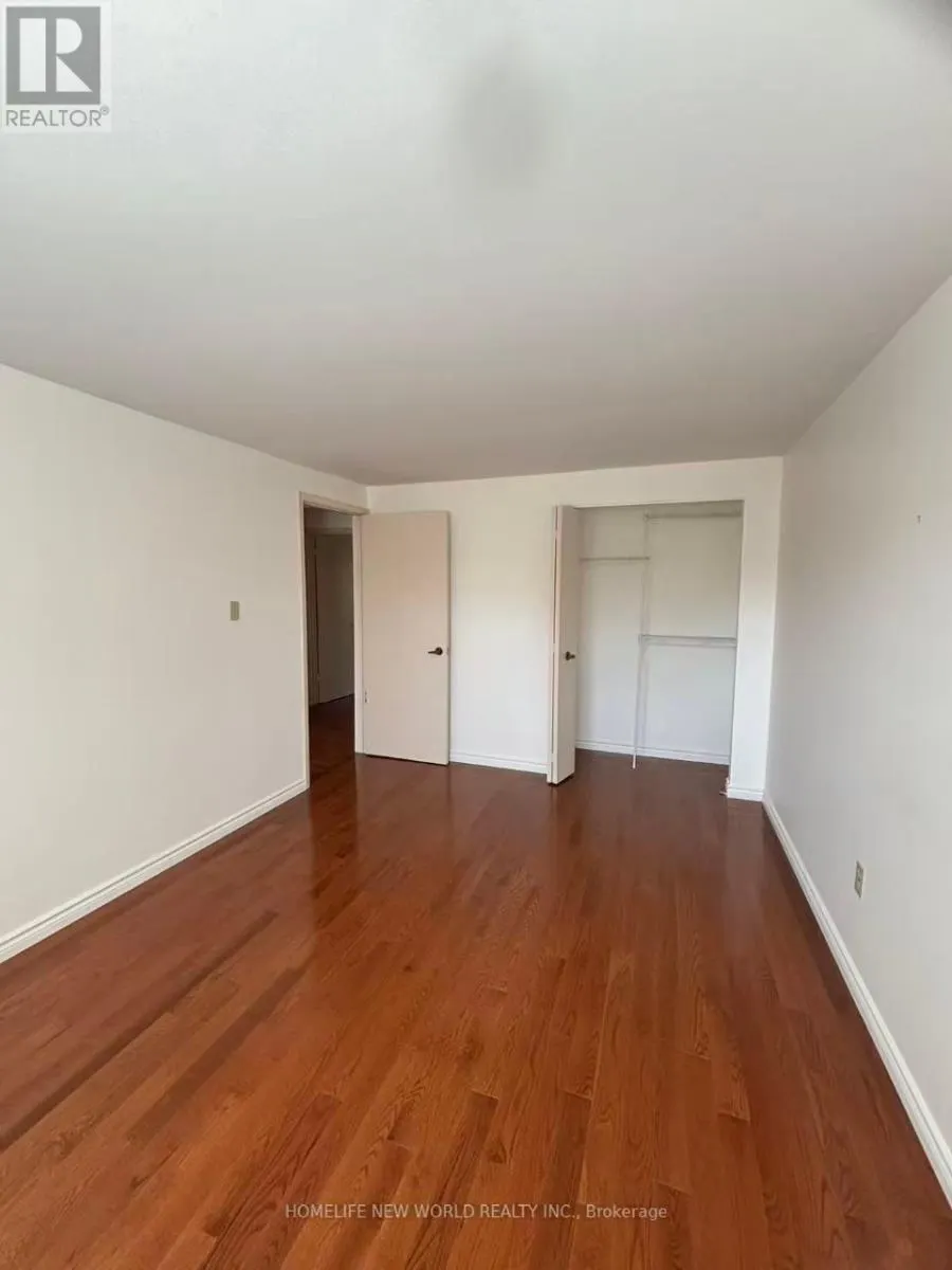 37 MOSSBROOK CRESCENT