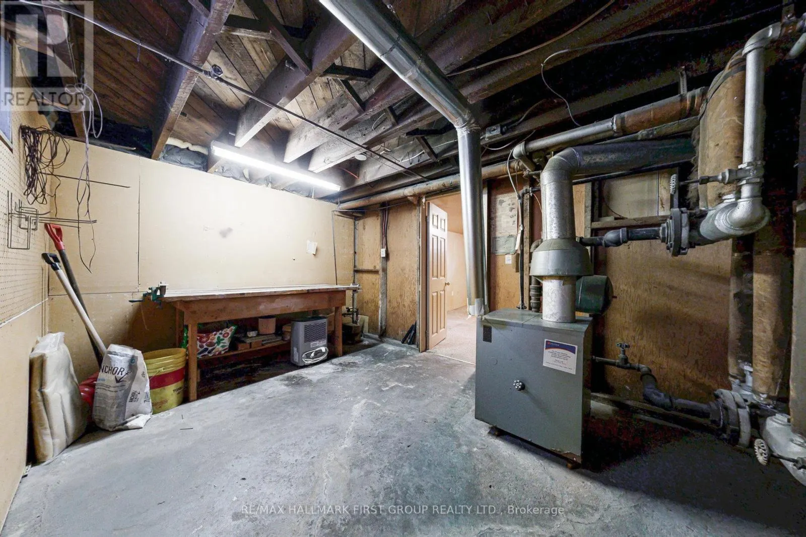 481 SIMCOE STREET N