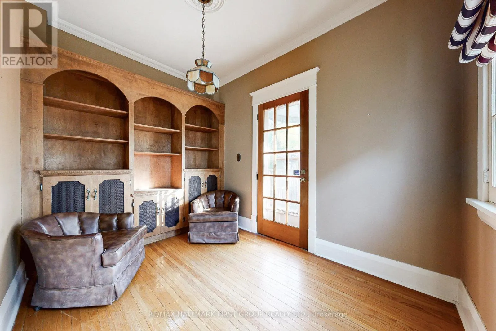 481 SIMCOE STREET N