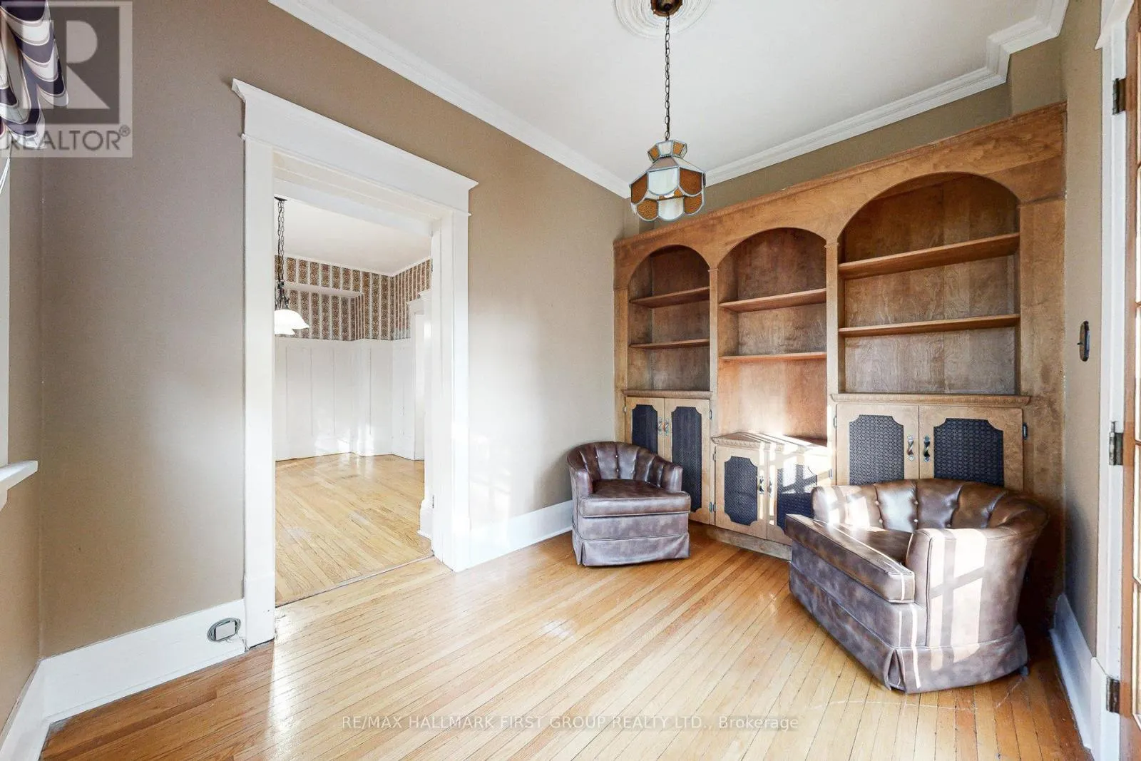 481 SIMCOE STREET N