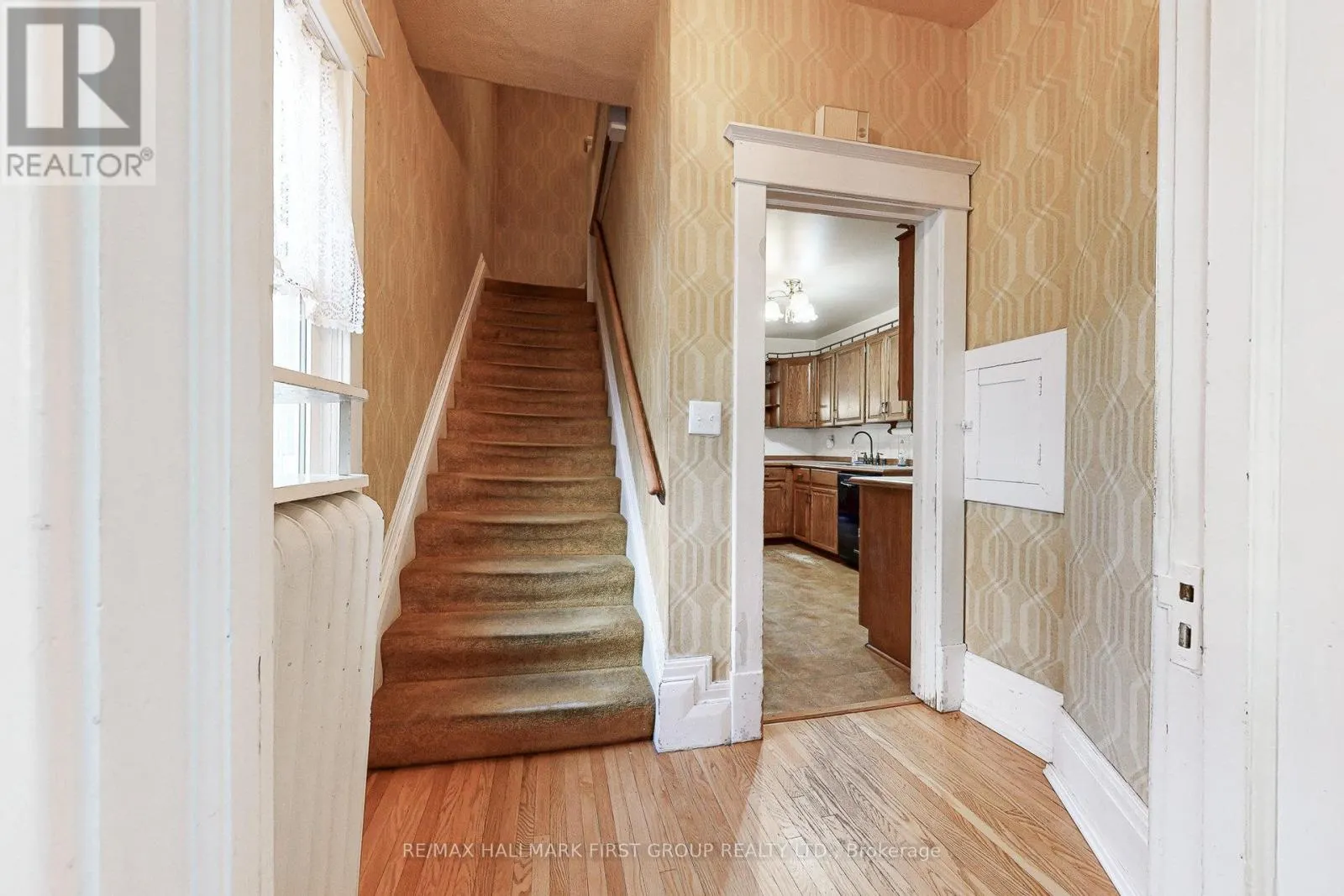 481 SIMCOE STREET N