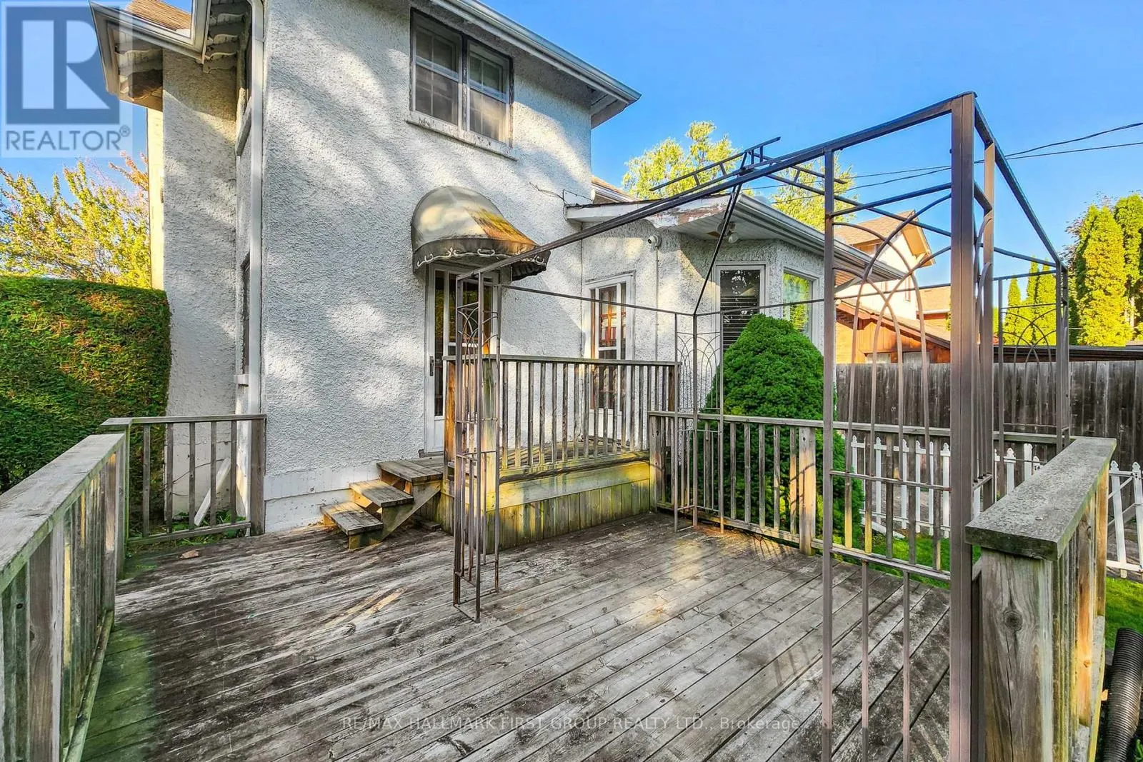 481 SIMCOE STREET N