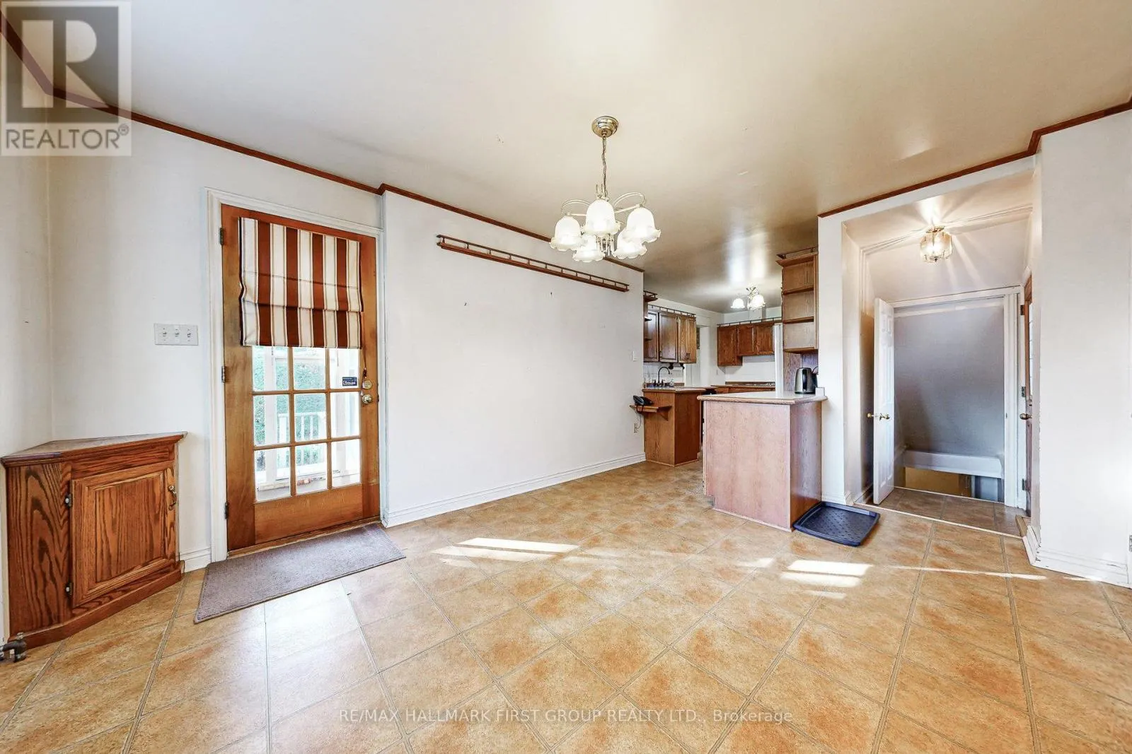 481 SIMCOE STREET N