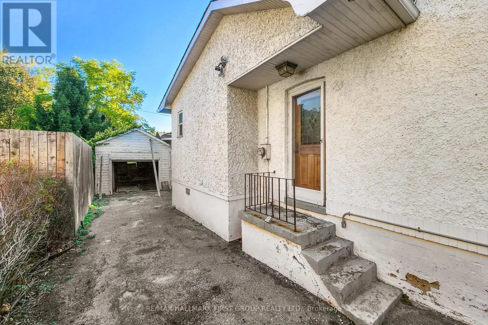 481 SIMCOE STREET N