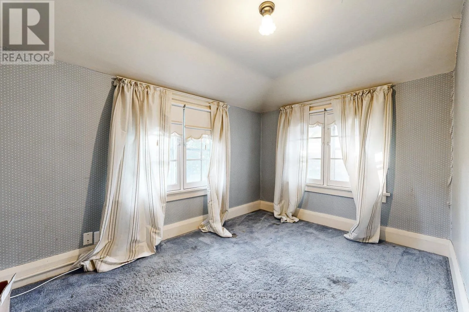 481 SIMCOE STREET N