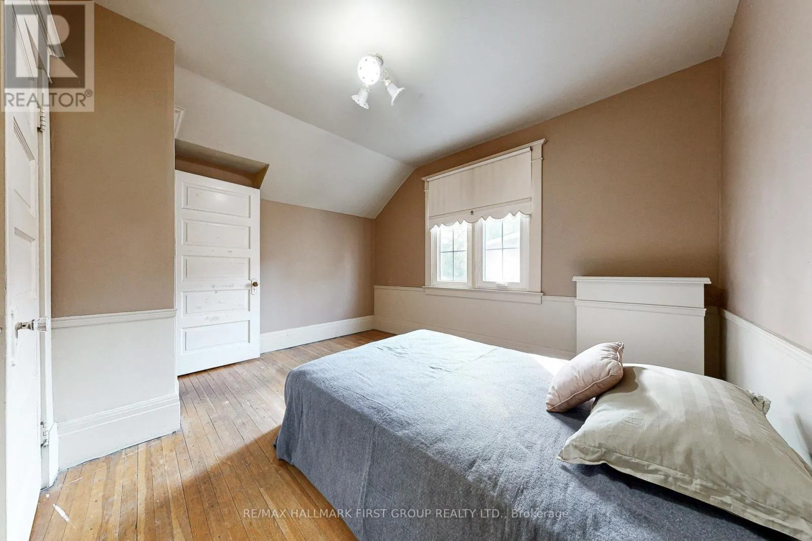 481 SIMCOE STREET N
