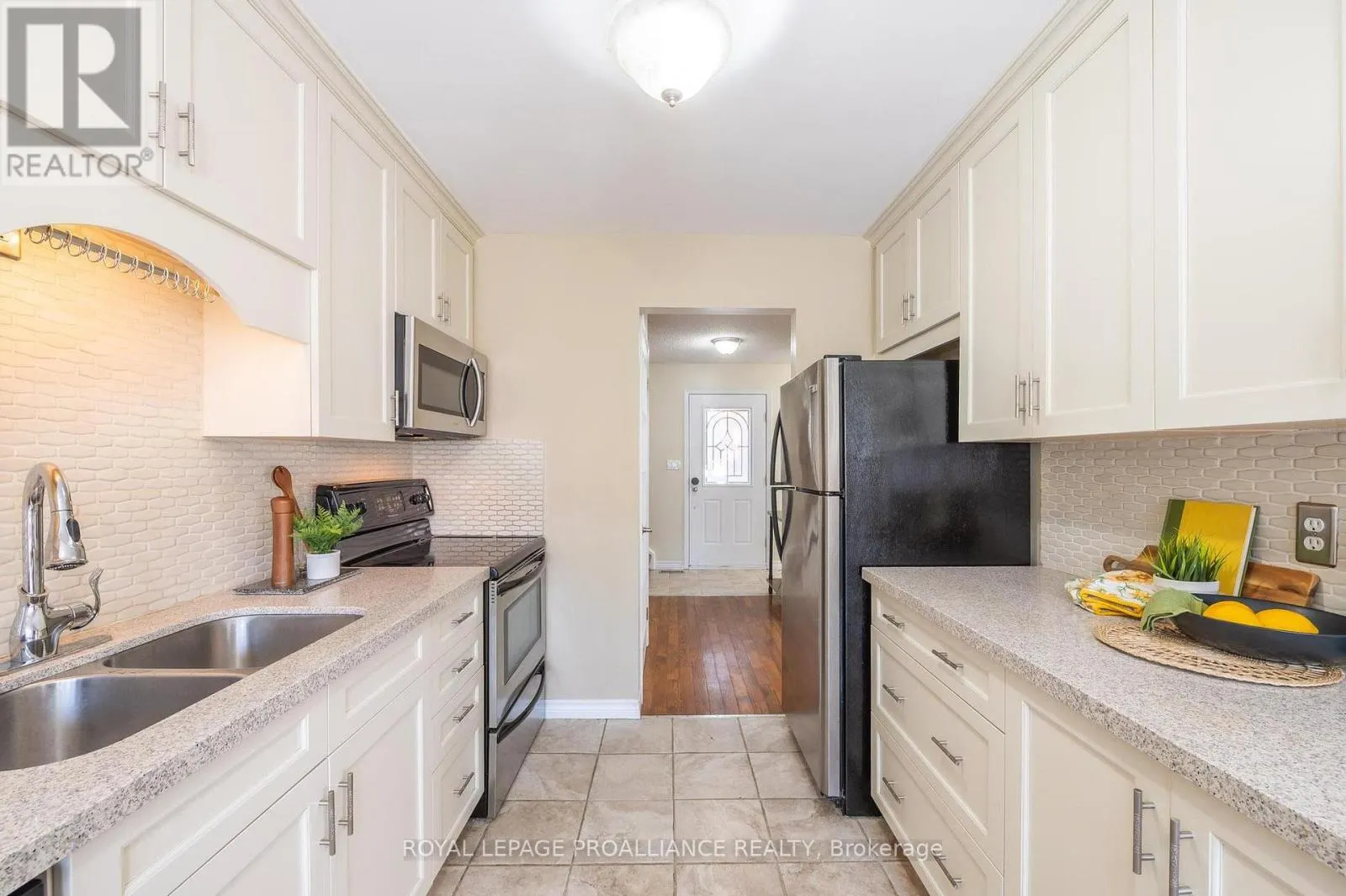 7 FIELDCREST AVENUE