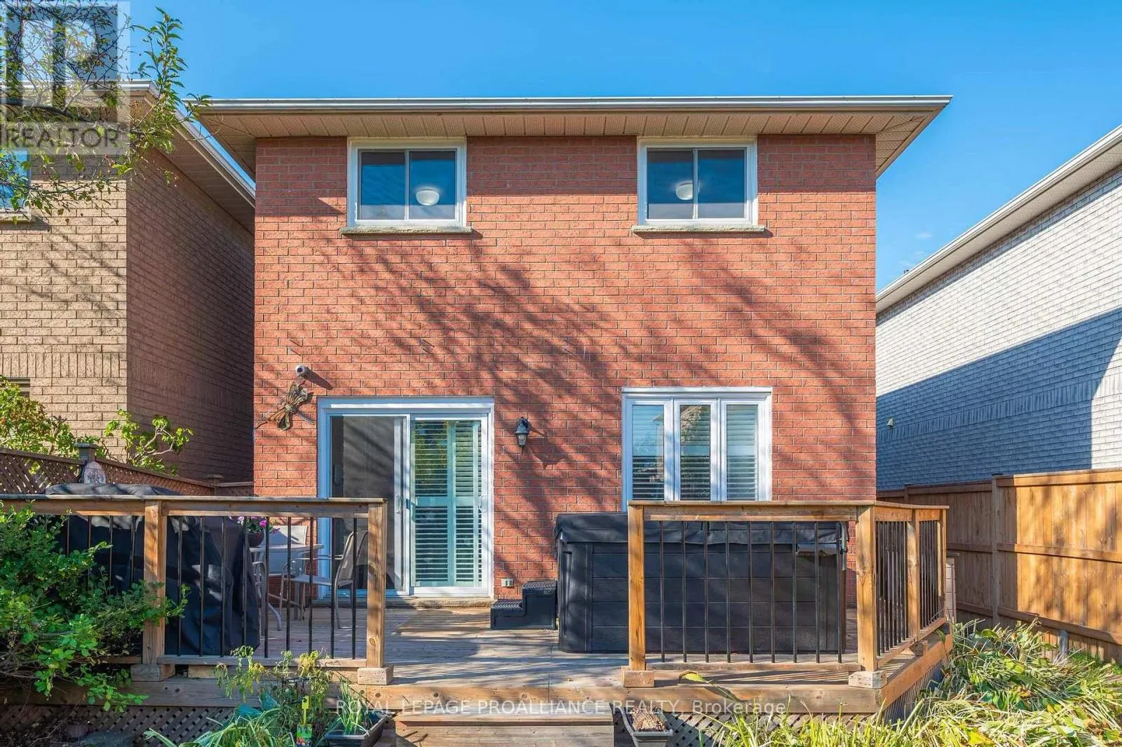 7 FIELDCREST AVENUE