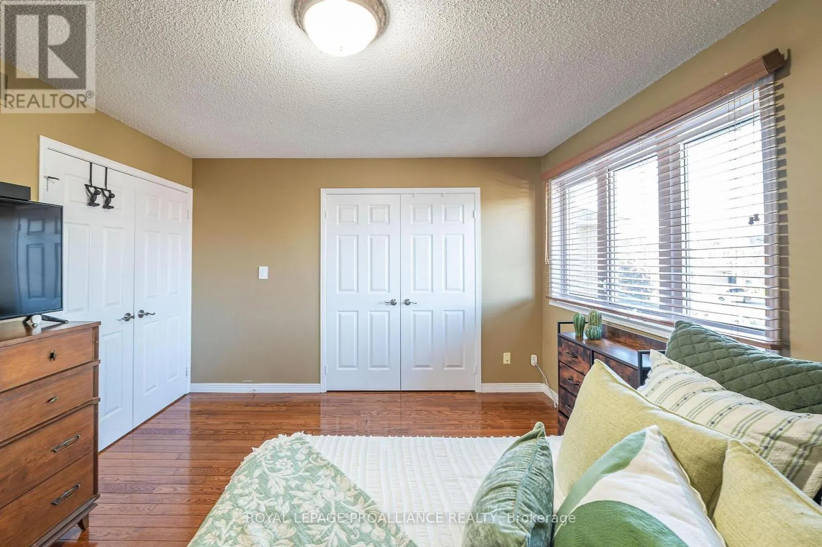 7 FIELDCREST AVENUE