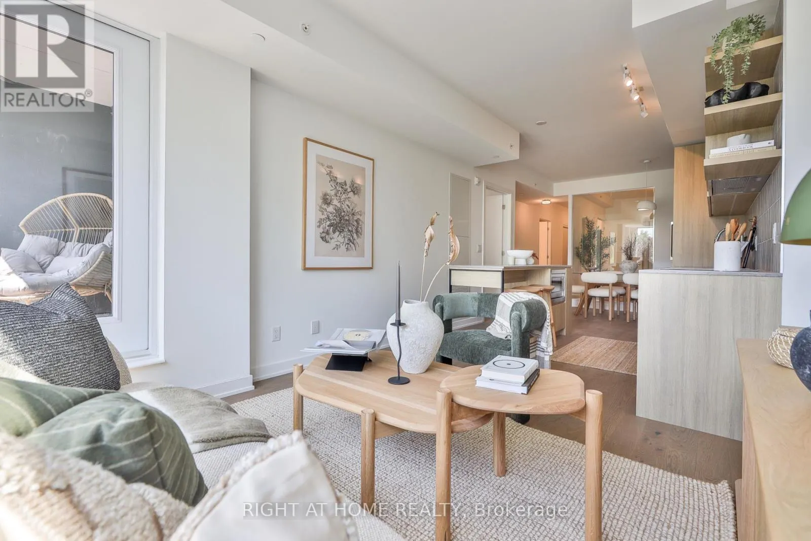 201 - 1161 KINGSTON ROAD