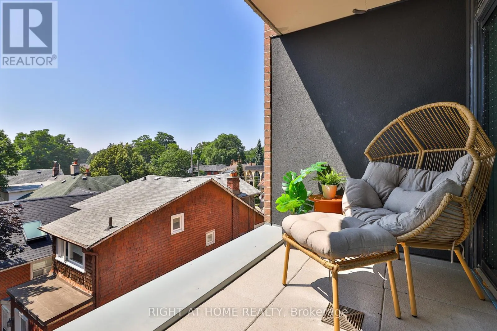 201 - 1161 KINGSTON ROAD