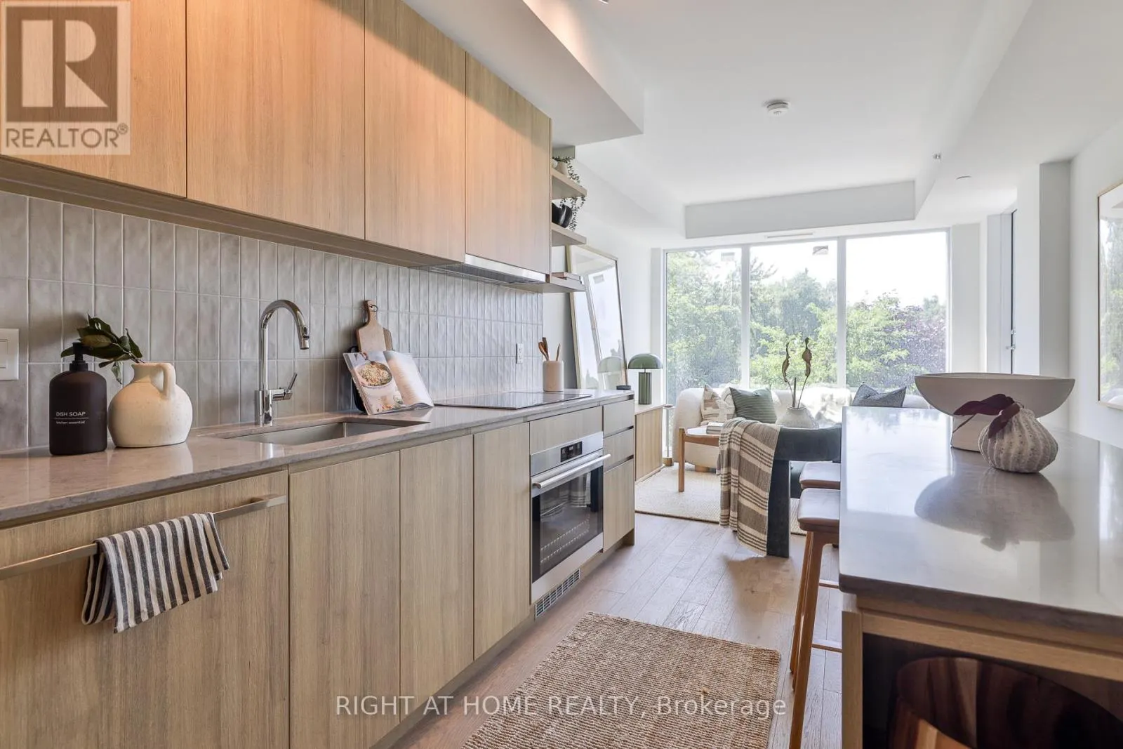 201 - 1161 KINGSTON ROAD