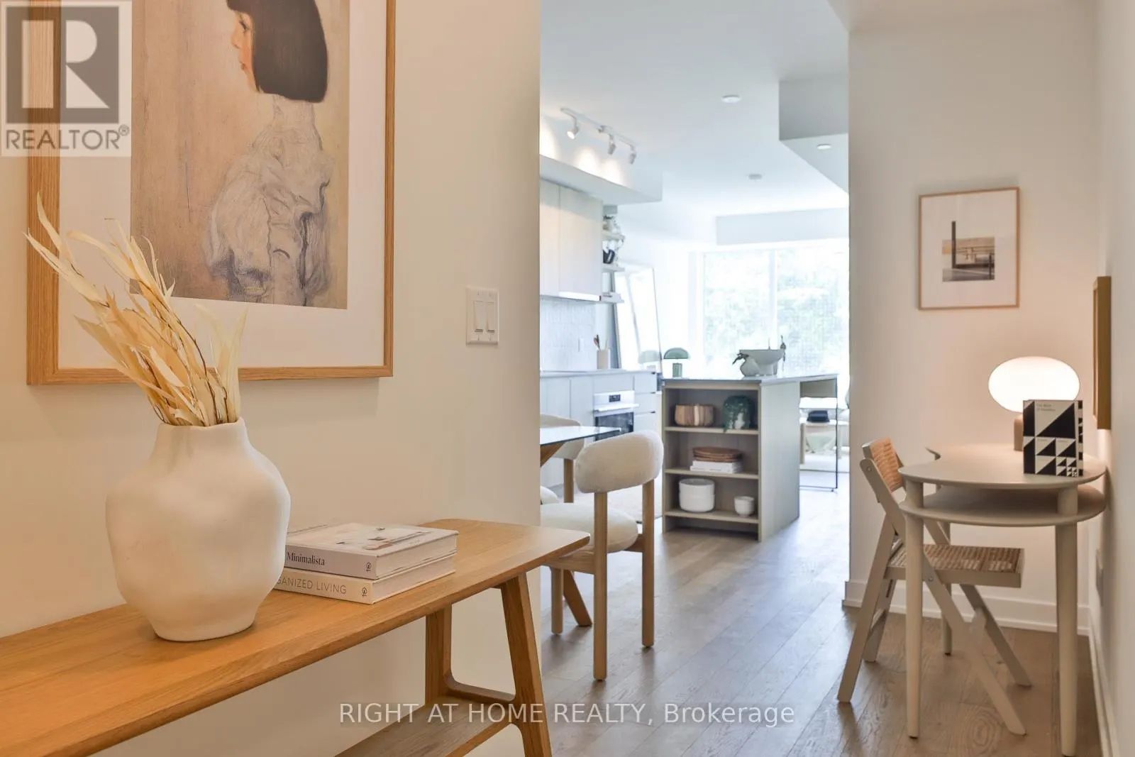 201 - 1161 KINGSTON ROAD