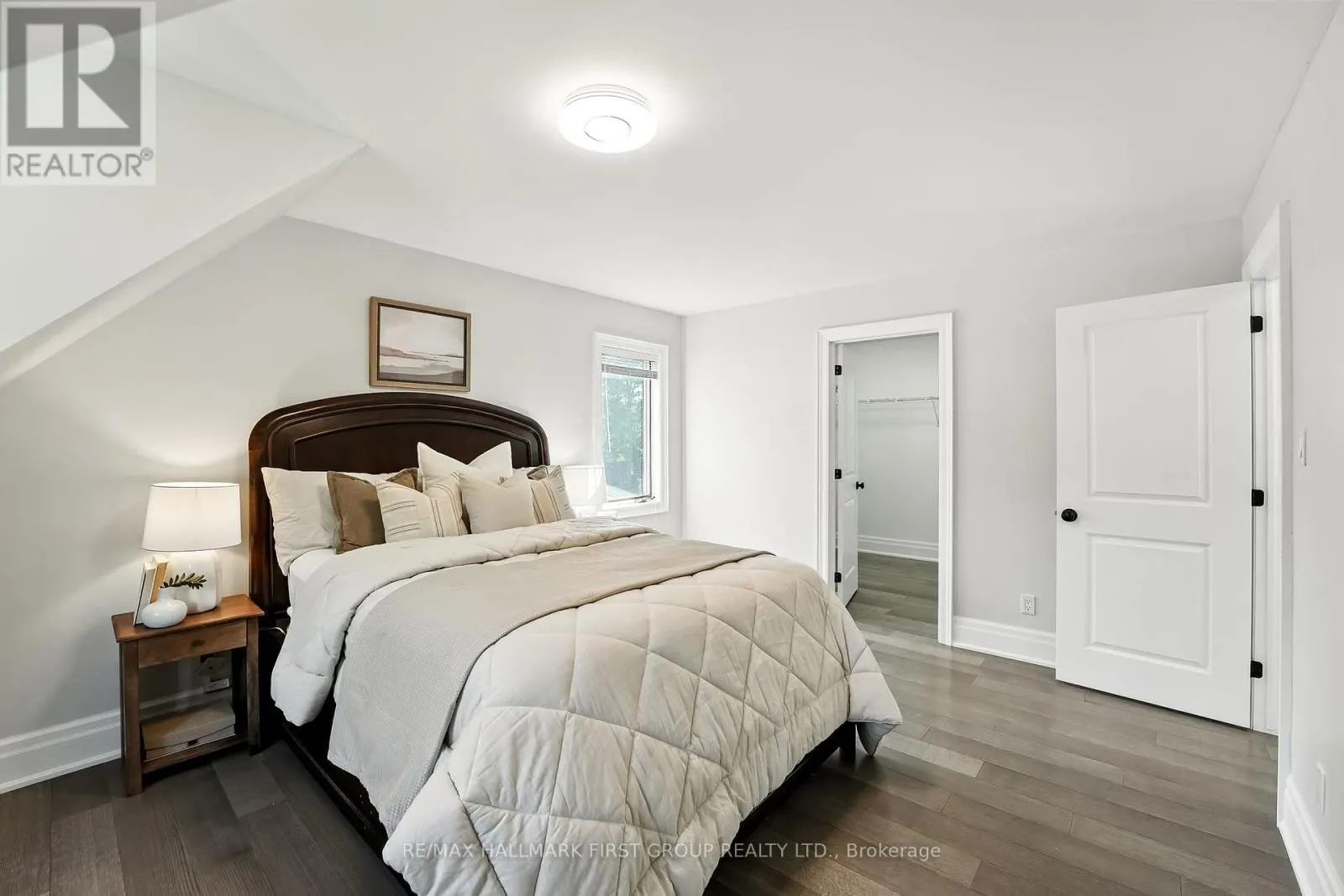 47 SHERWOOD ROAD E