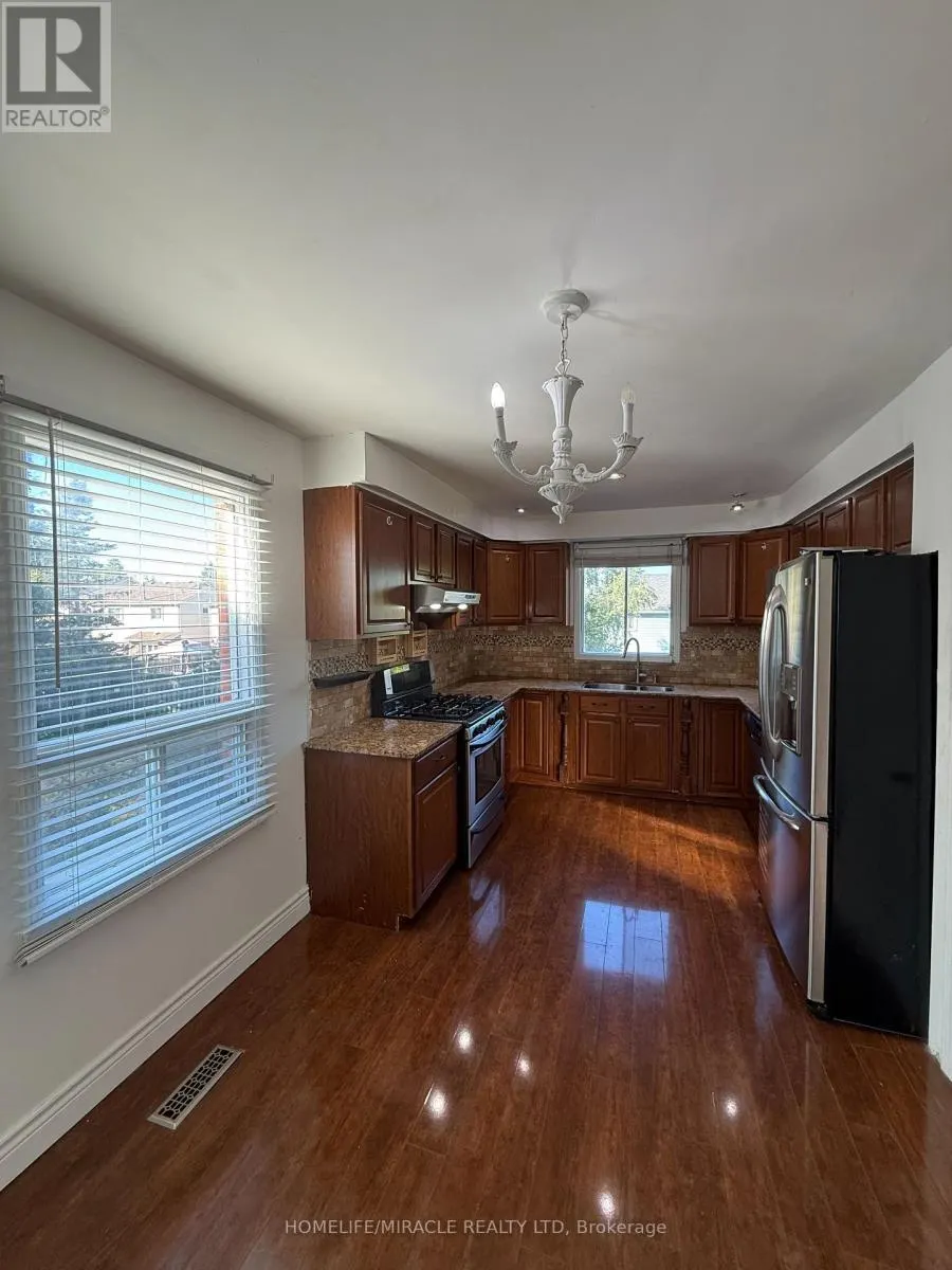 44 KNAPTON AVENUE