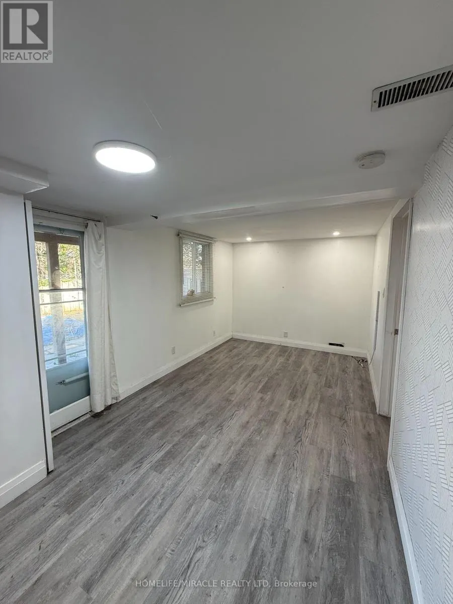 44 KNAPTON AVENUE