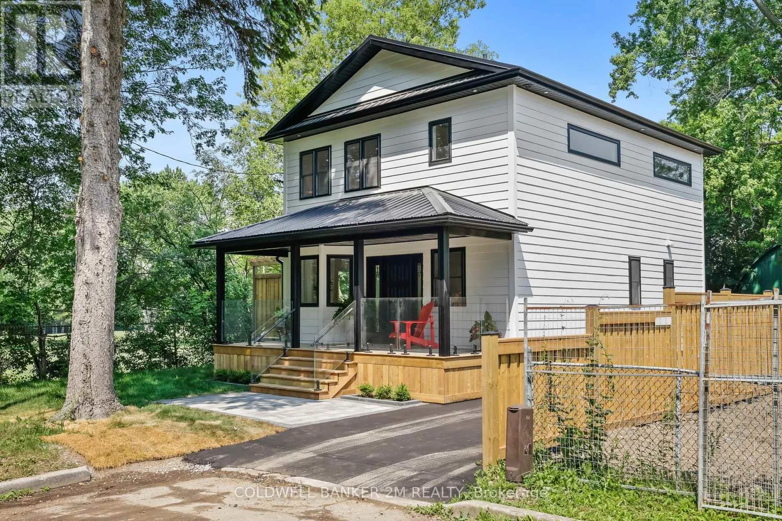 128 BUCKINGHAM AVENUE
