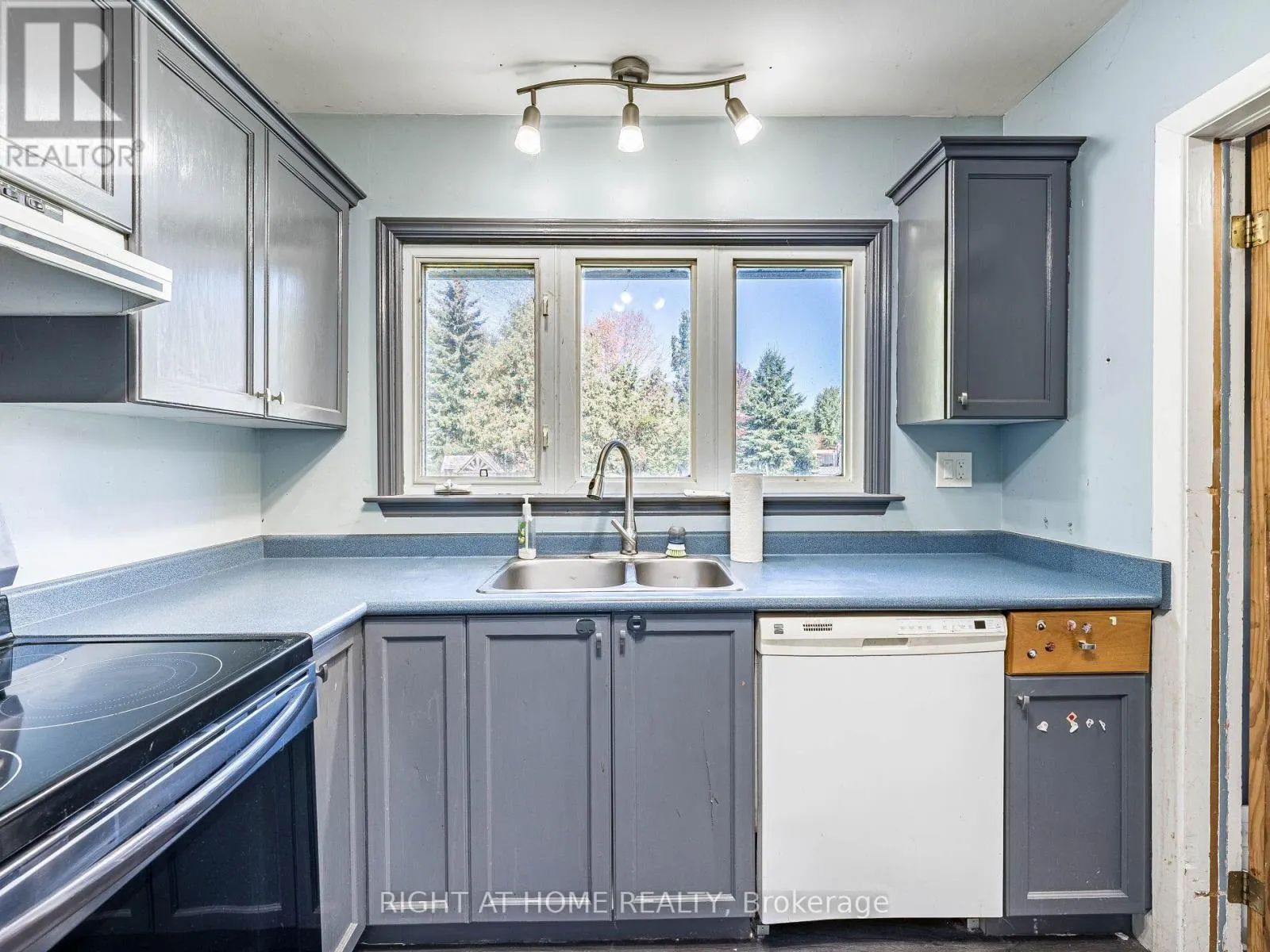 148 WINCHESTER ROAD E