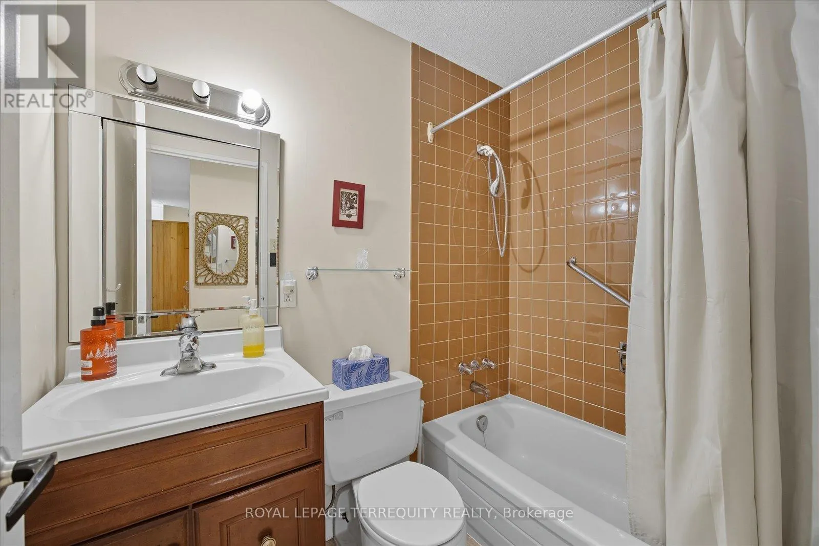 5-209 - 50 OLD KINGSTON ROAD