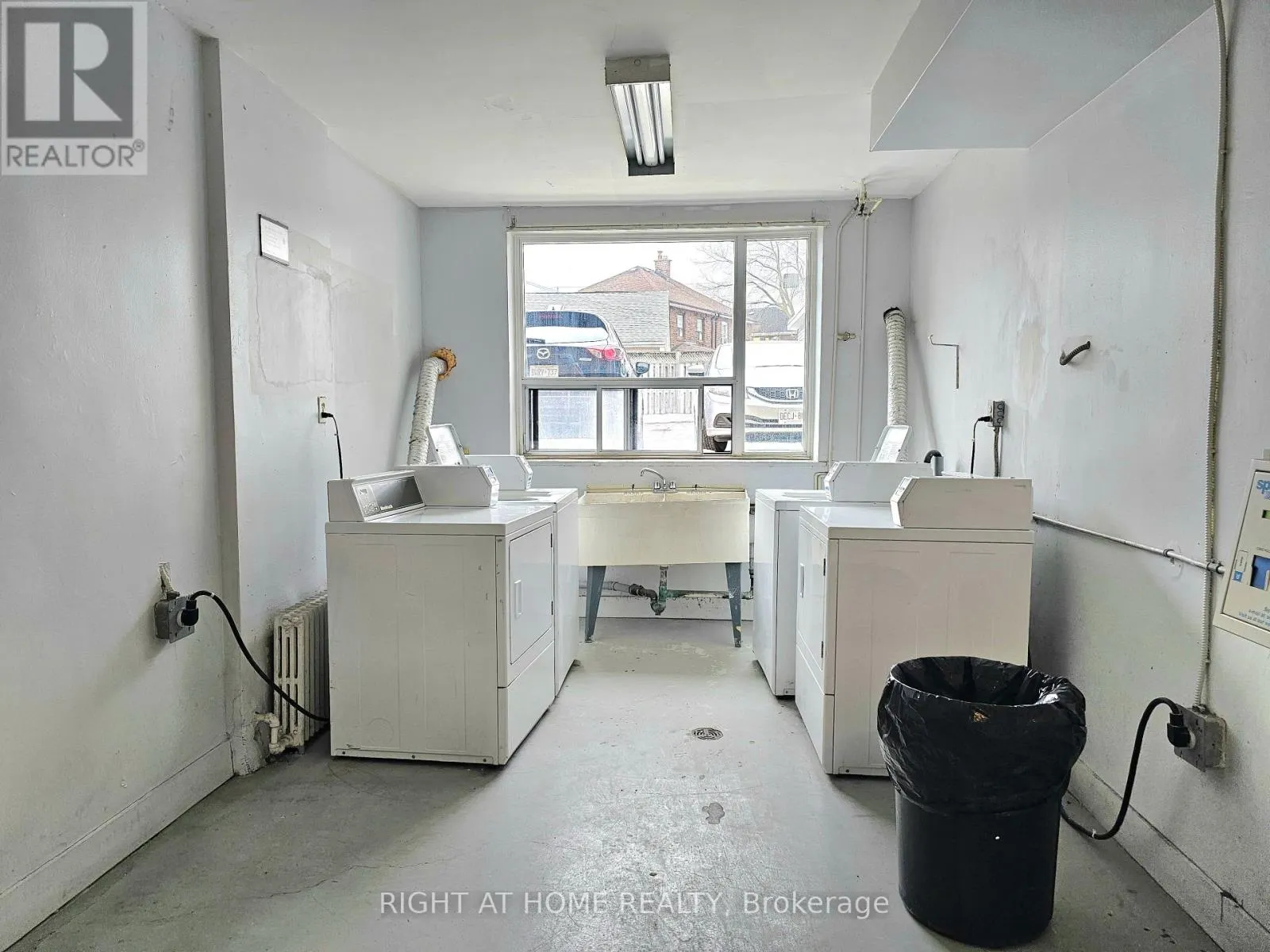 203 - 20 COSBURN AVENUE