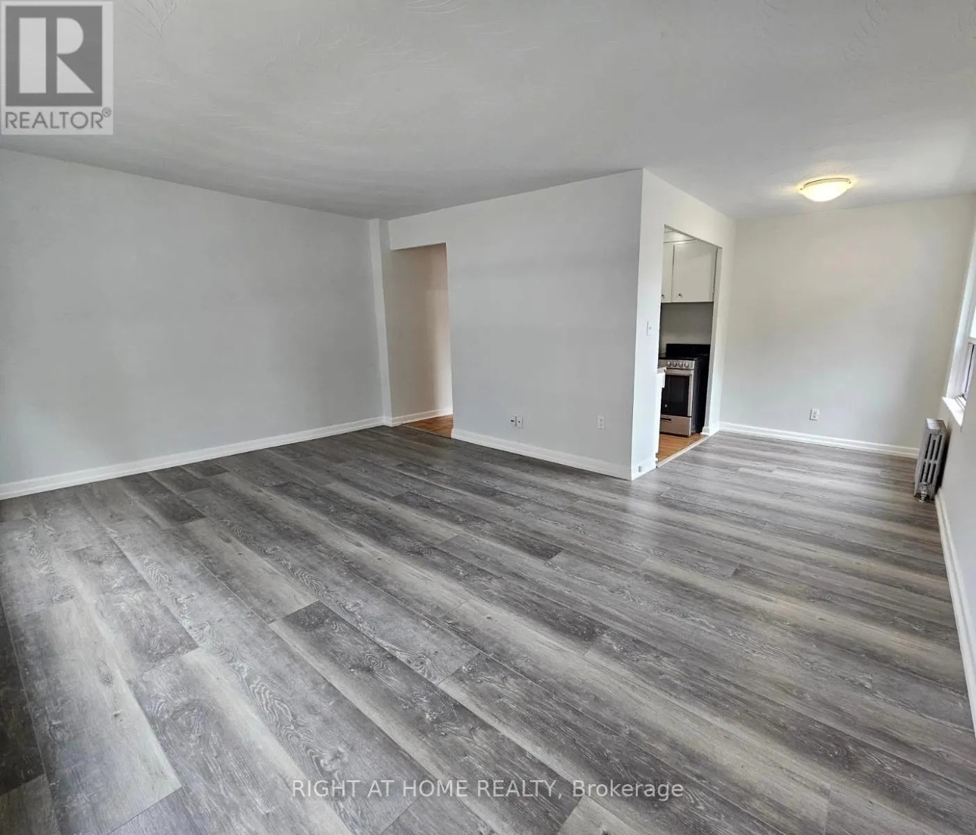 203 - 20 COSBURN AVENUE