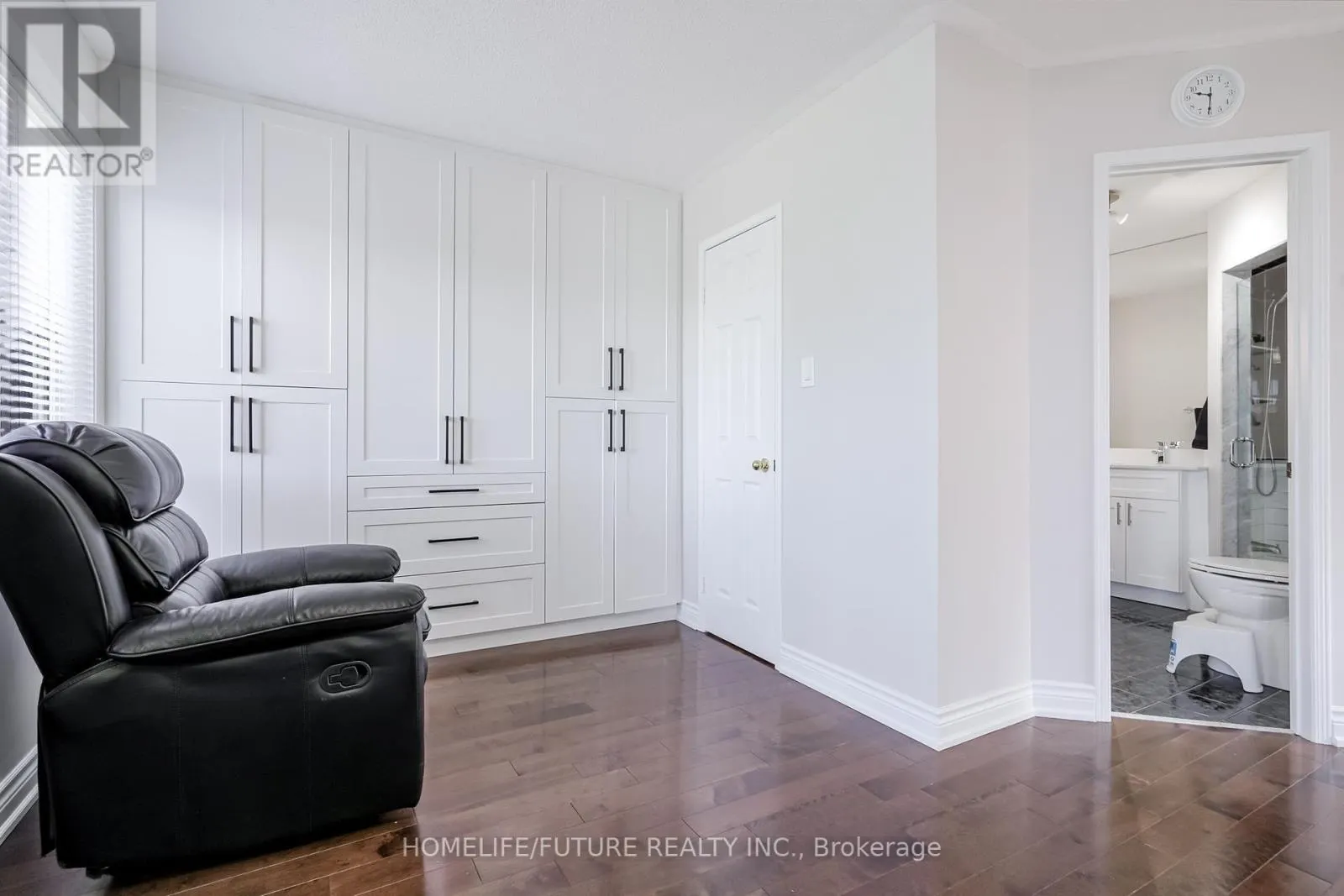 37 TAWN CRESCENT