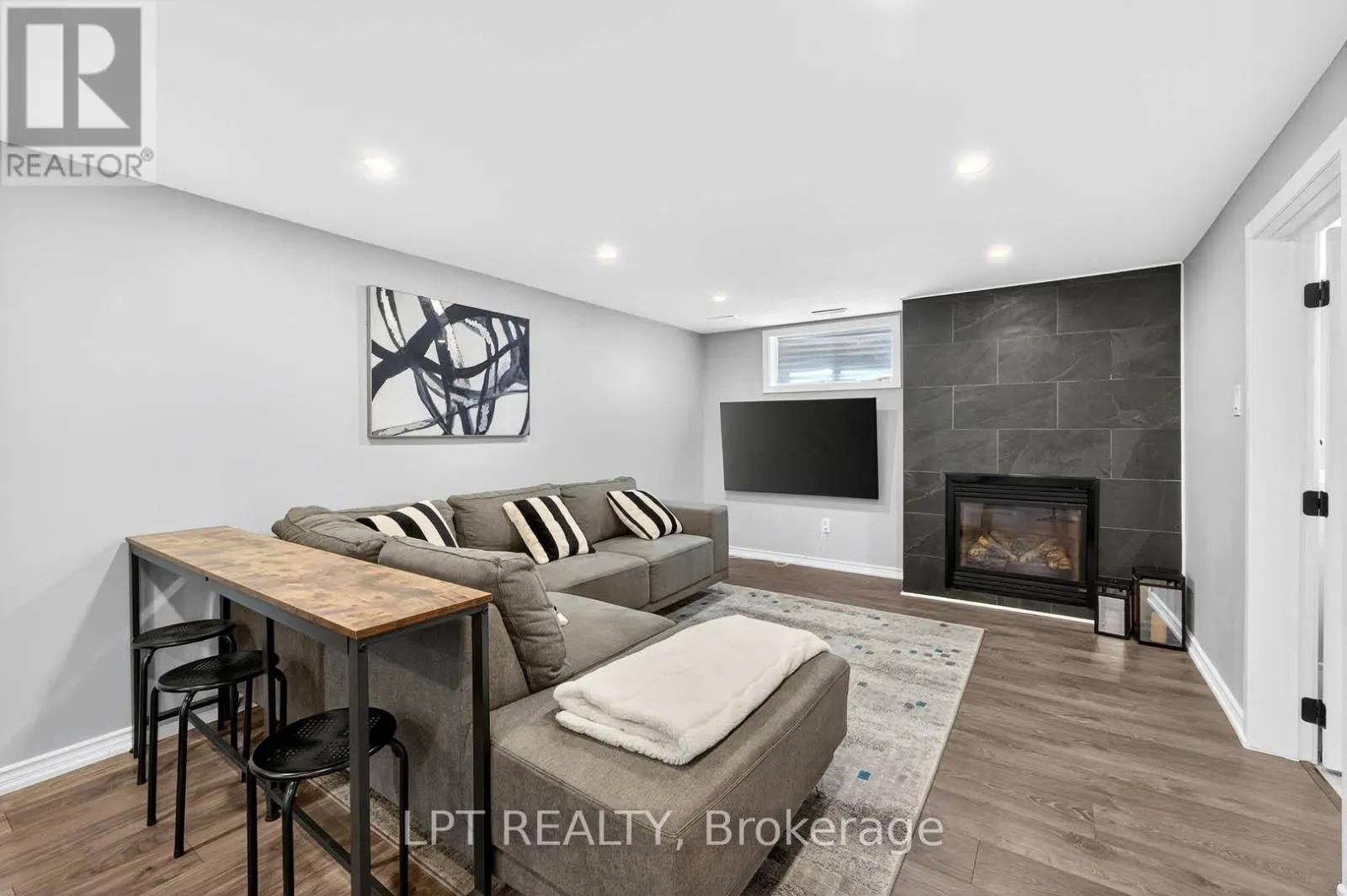 918 WALTON BOULEVARD