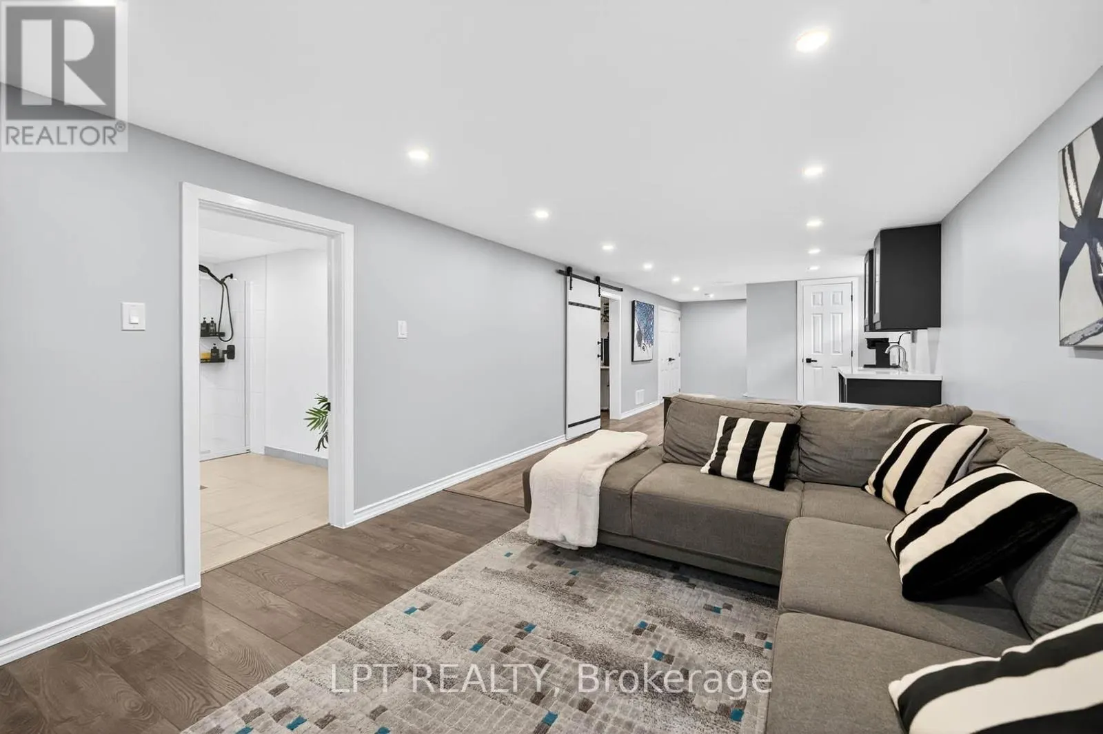 918 WALTON BOULEVARD
