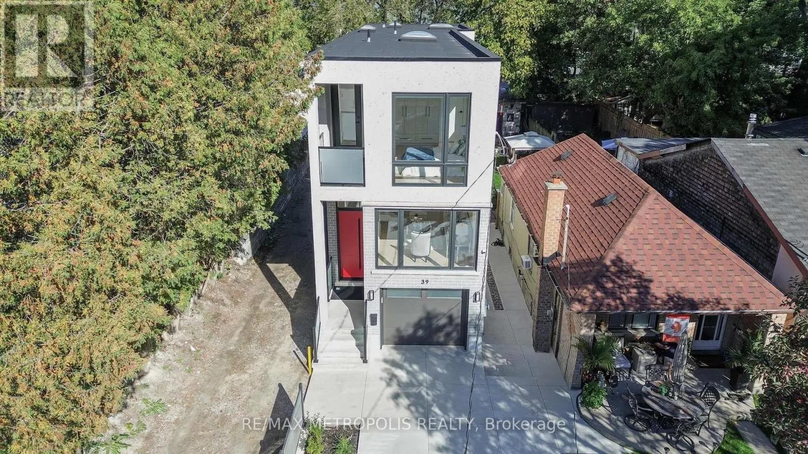39 KENWORTHY AVENUE