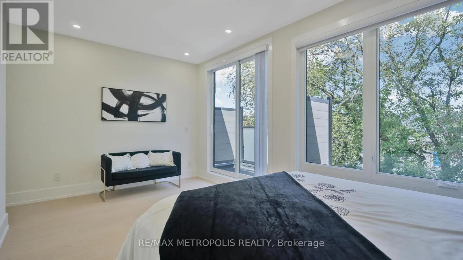 39 KENWORTHY AVENUE