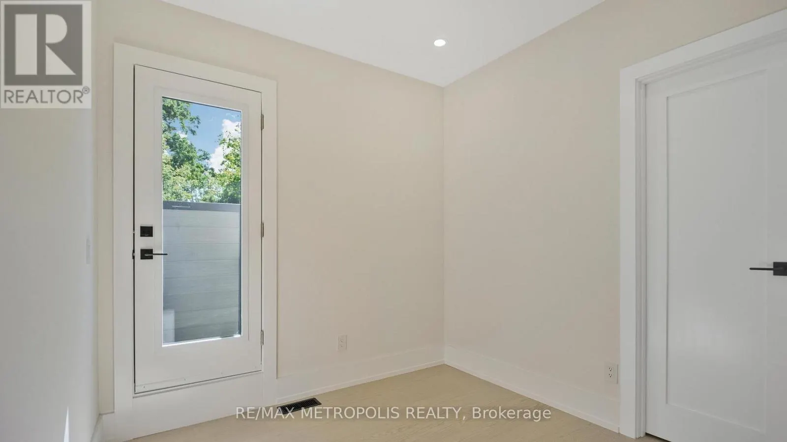 39 KENWORTHY AVENUE