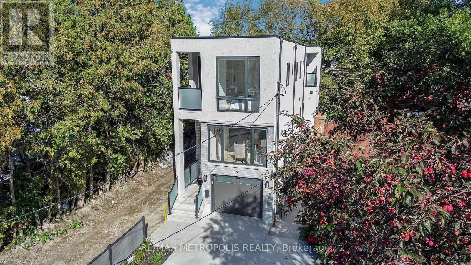 39 KENWORTHY AVENUE