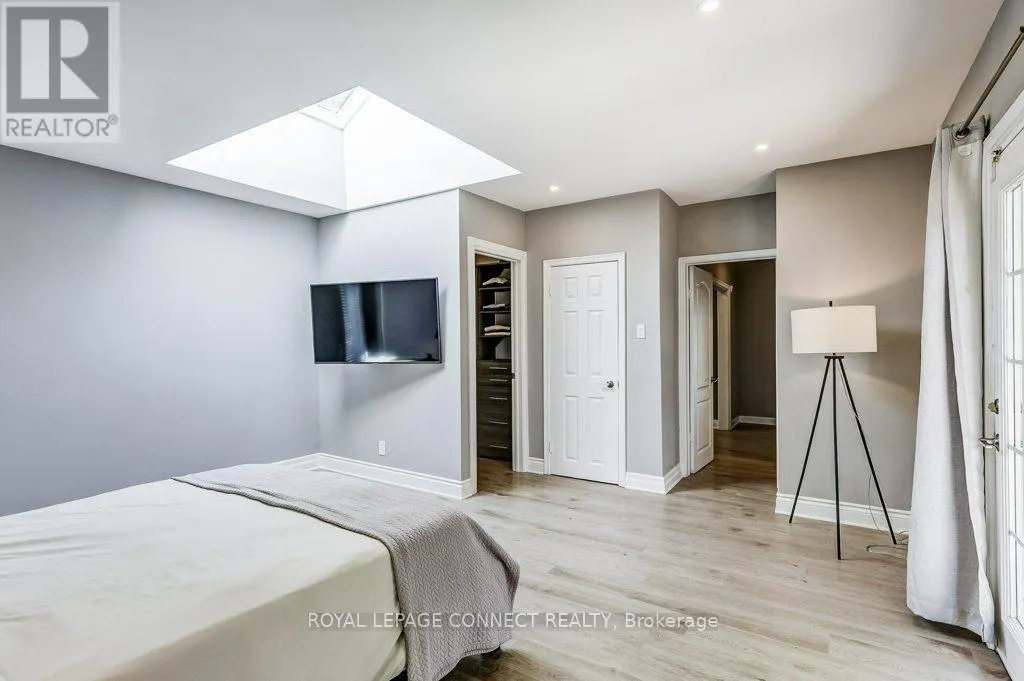 70 DUNSTALL CRESCENT