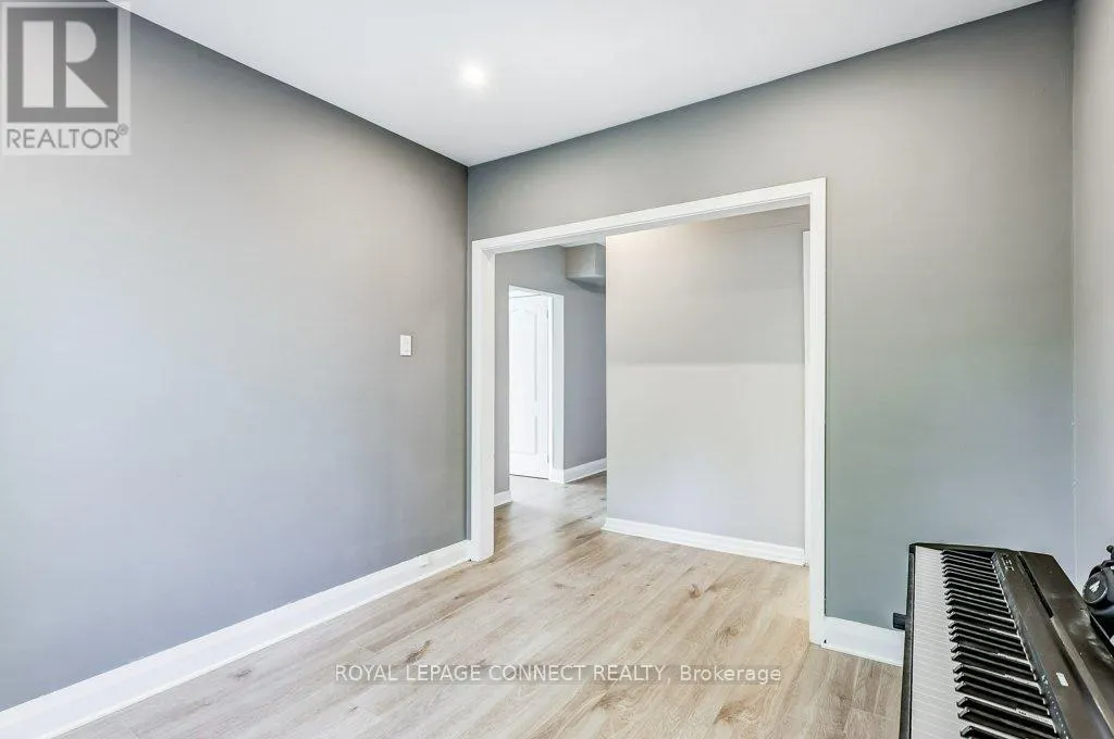 70 DUNSTALL CRESCENT
