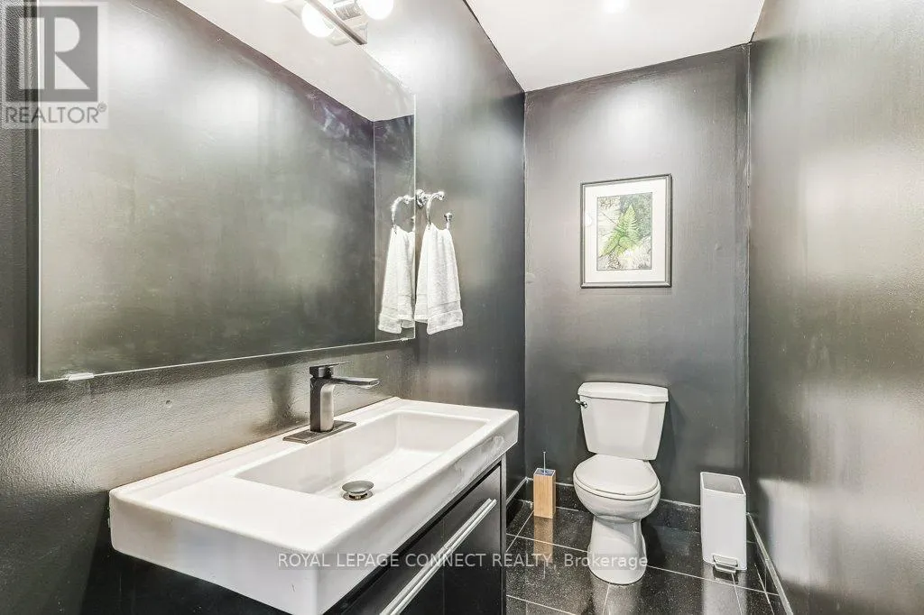 70 DUNSTALL CRESCENT
