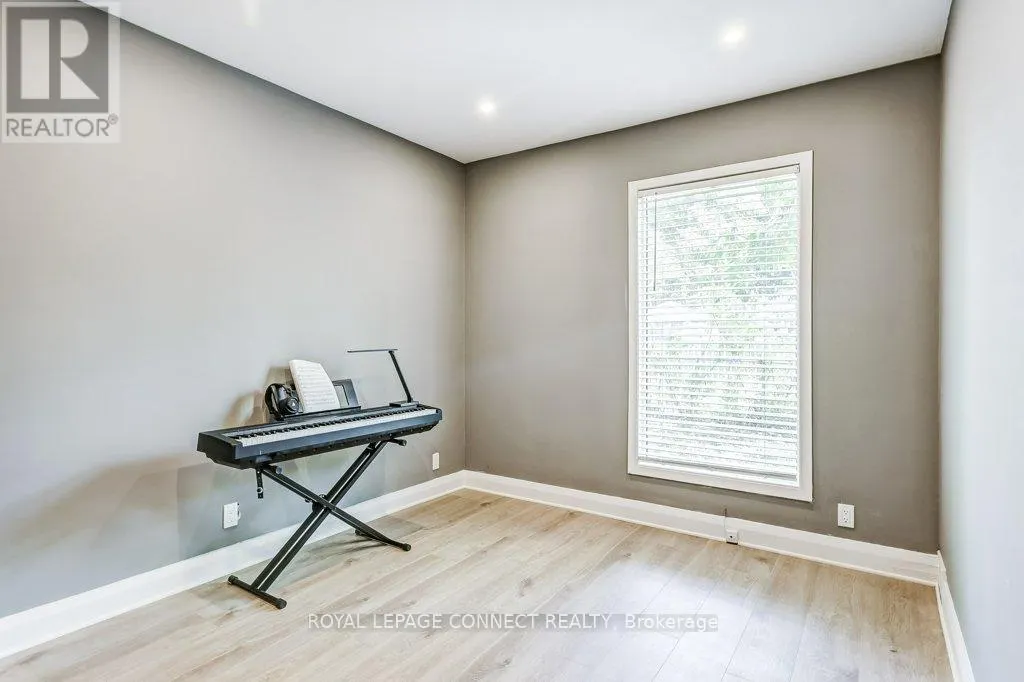 70 DUNSTALL CRESCENT
