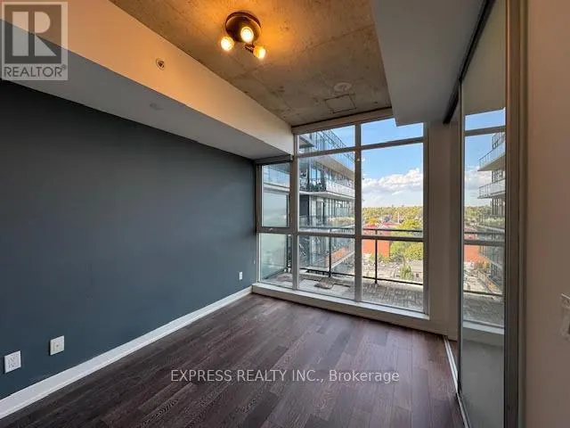 1002 - 1190 DUNDAS STREET E