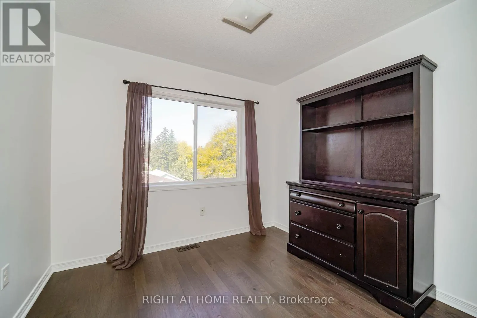 48 CURRAN HALL CRESCENT